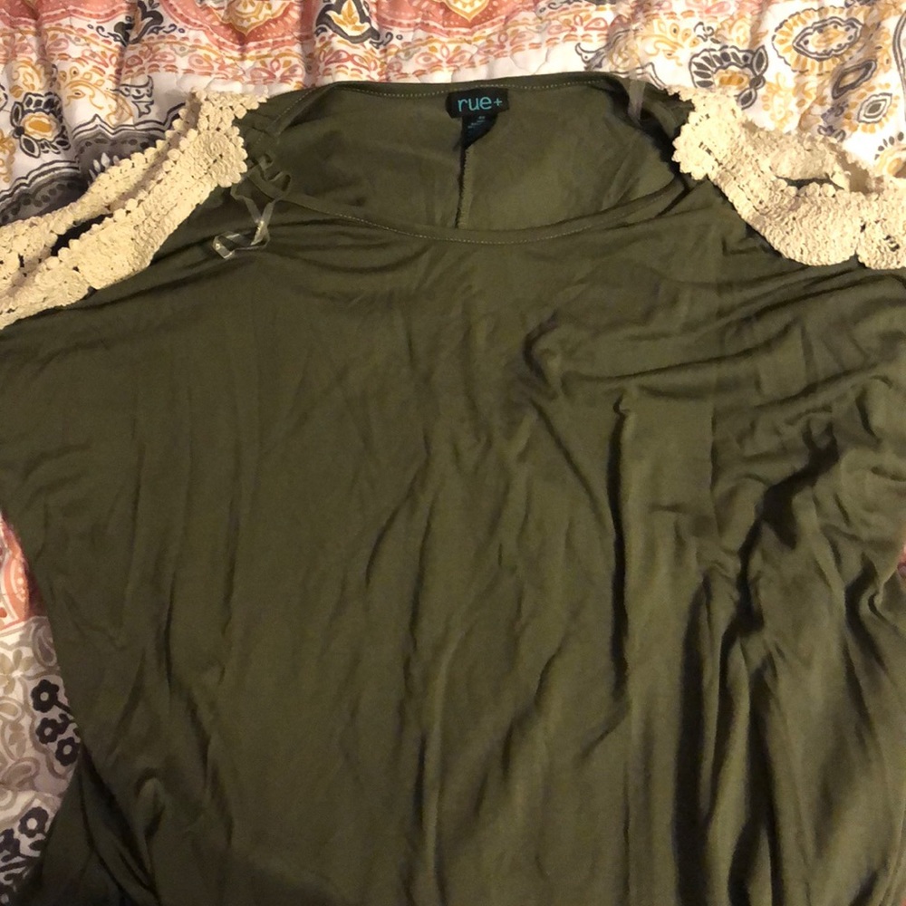 Rue 21 olive green cold shoulder top